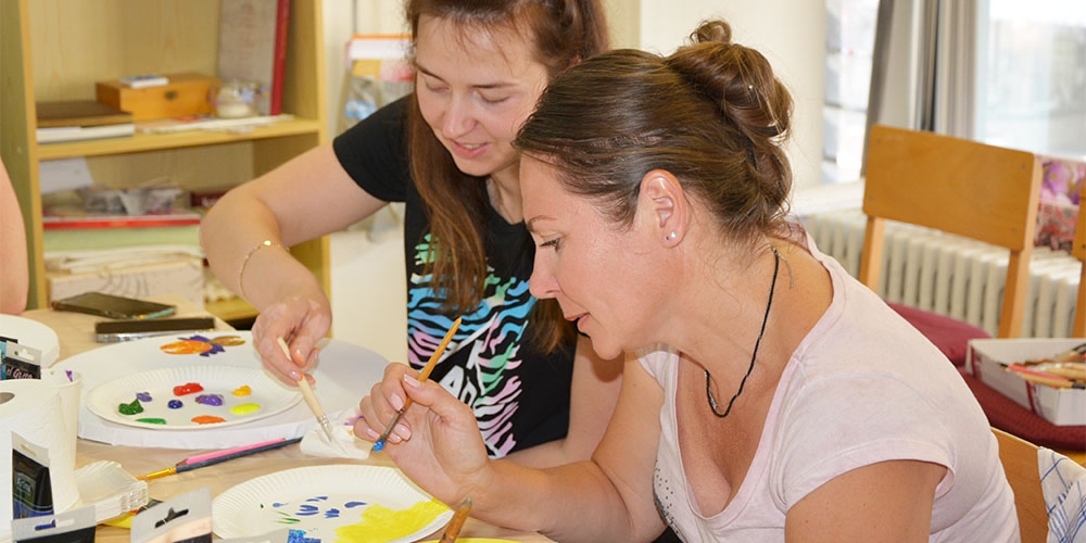 Workshop zur Petrykiwka-Malerei: Ukrainische Tradition, verkörpert in der deutschen Stadt Linz