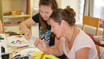 Workshop zur Petrykiwka-Malerei: Ukrainische Tradition, verkörpert in der deutschen Stadt Linz